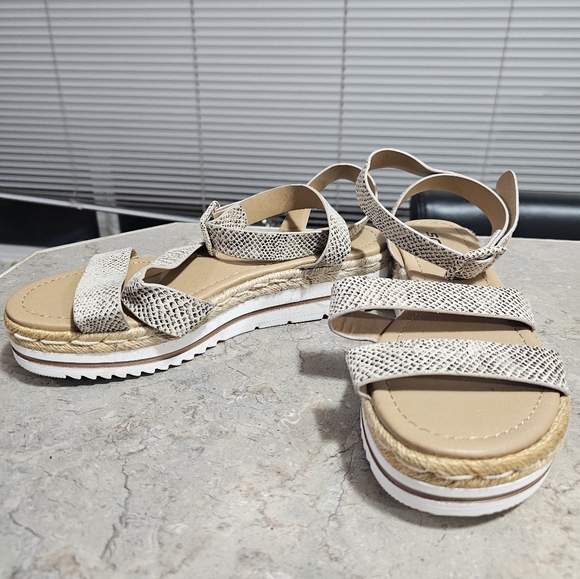 Soda Shoes Bryce Platform Faux Snake Sandals, Size 8.5 - Picture 8 of 9